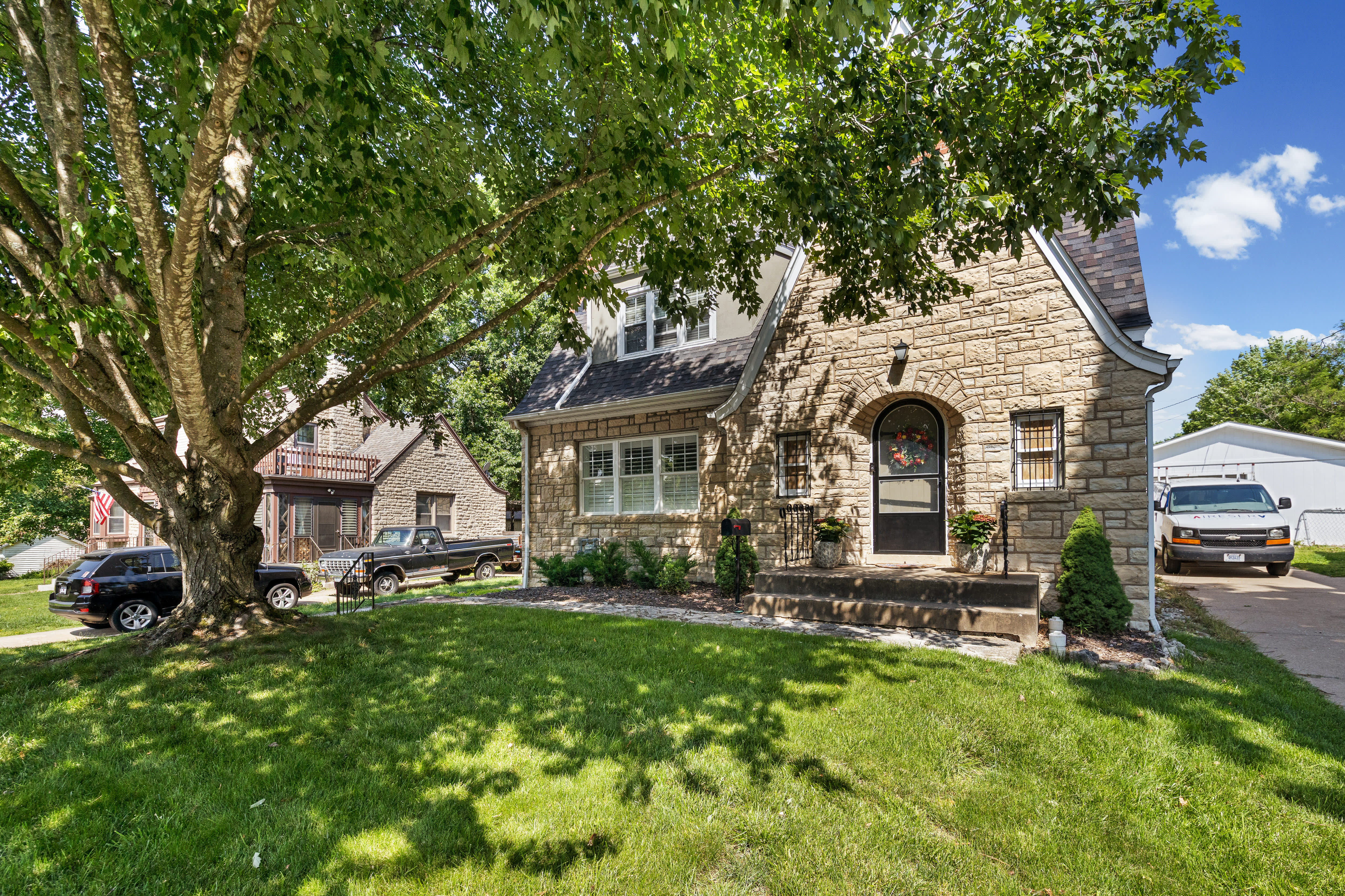 1936 Hayselton Drive – photo 2