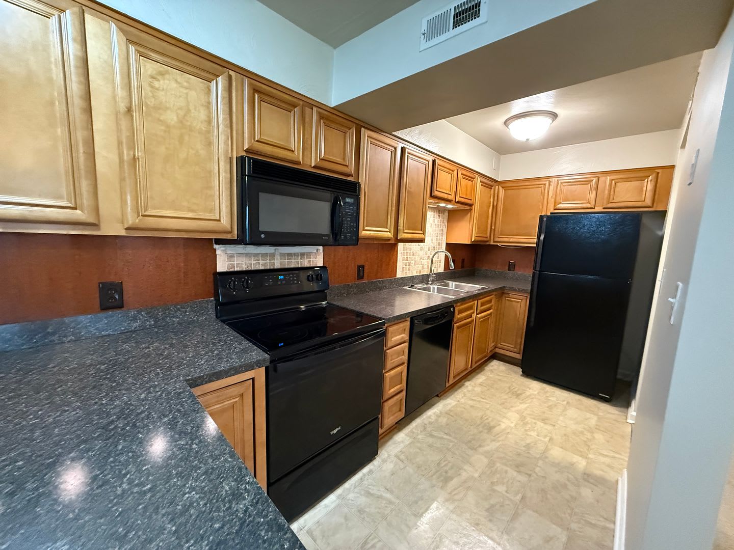 2 Bedroom, 1 Bath Condo – photo 4