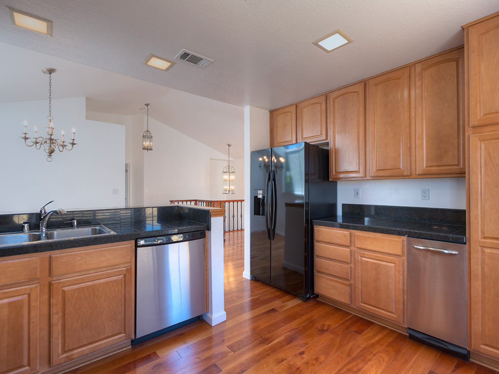 Delightful 3 Bedroom, 2 bath, Community Pool & Tennis, West Danville! – photo 4