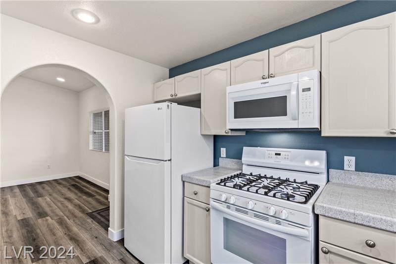 352 Amber Pine Street 201 1 – photo 4