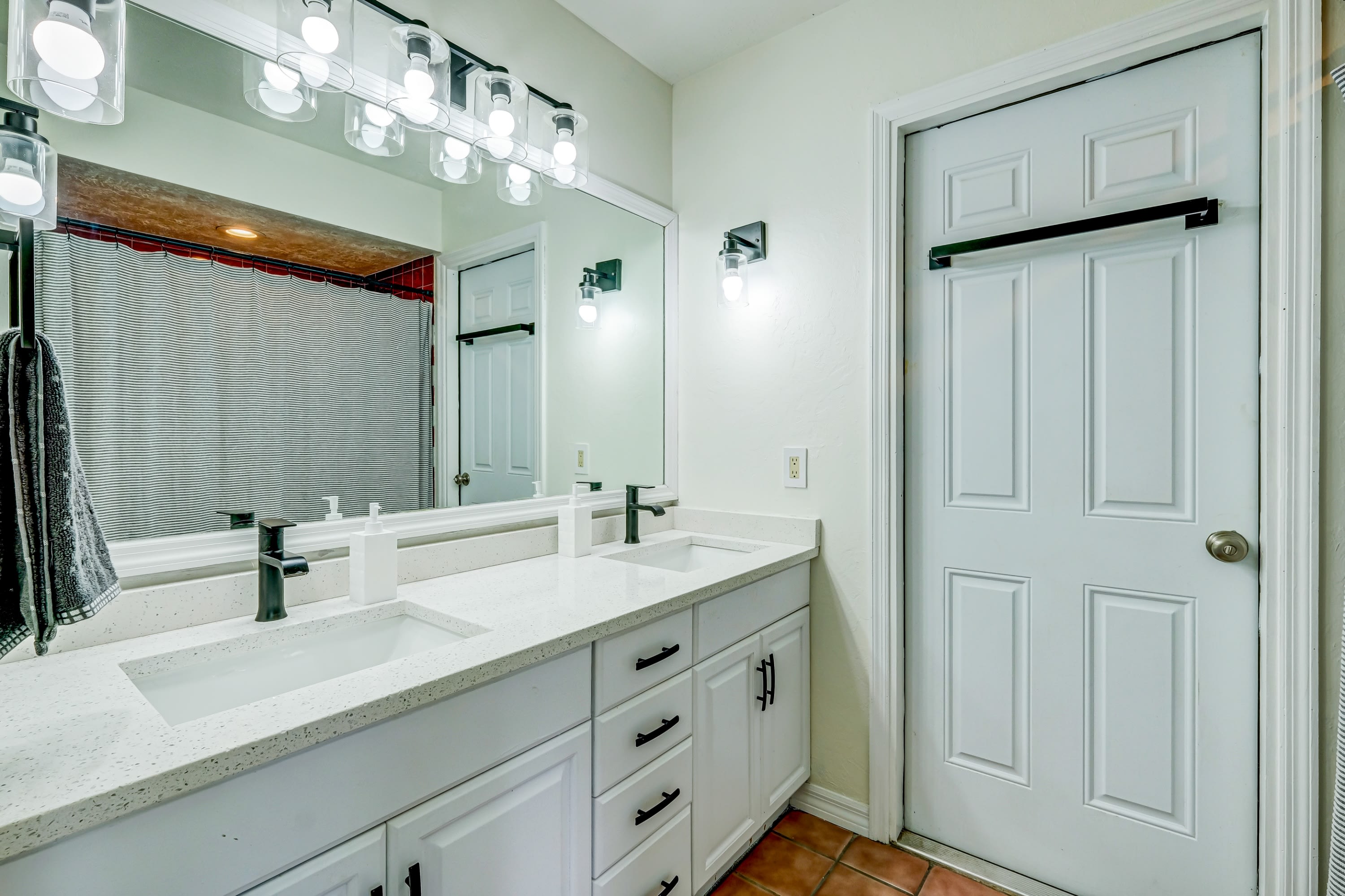 2239 Wells Avenue – photo 4