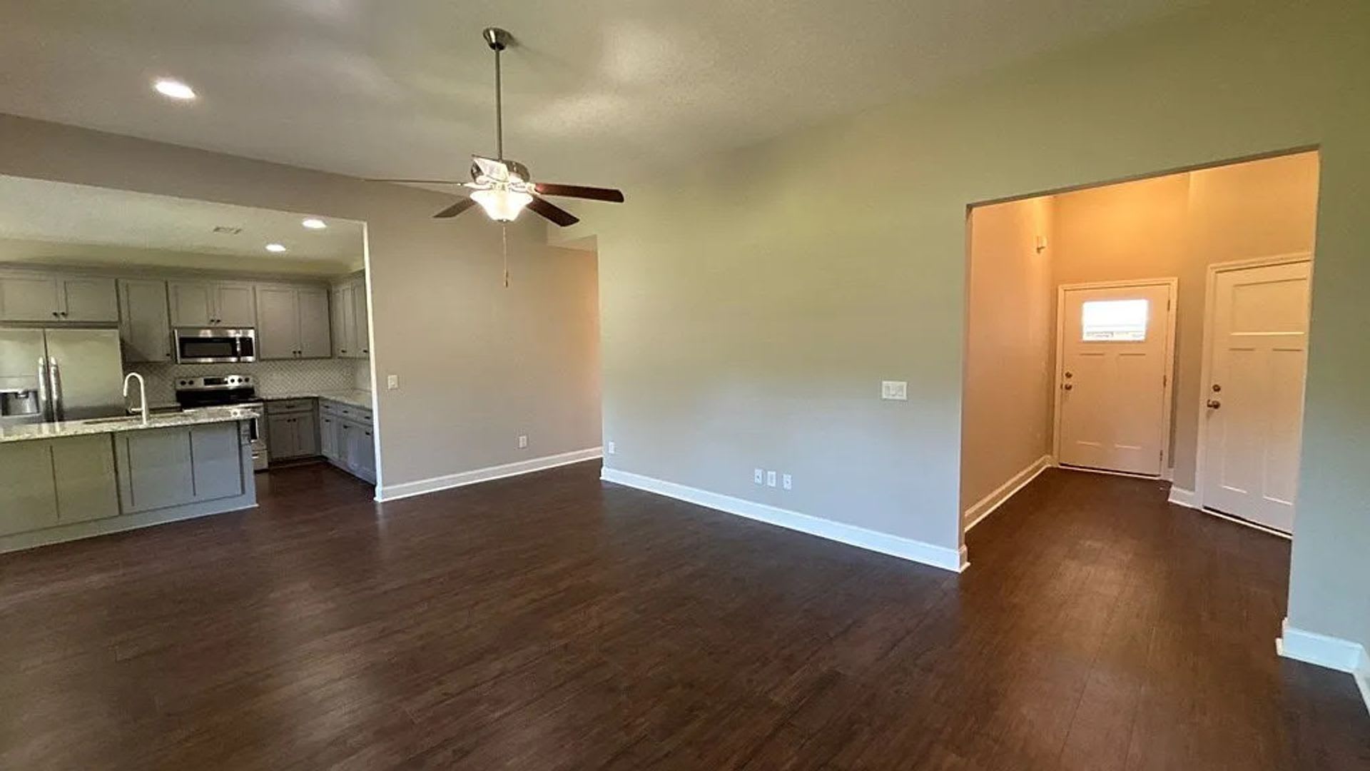AVAILABLE NOW! 4-Bedroom Home- Fort Mitchell – photo 3