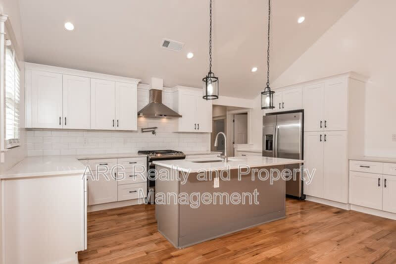 2215 Lang Drive – photo 5