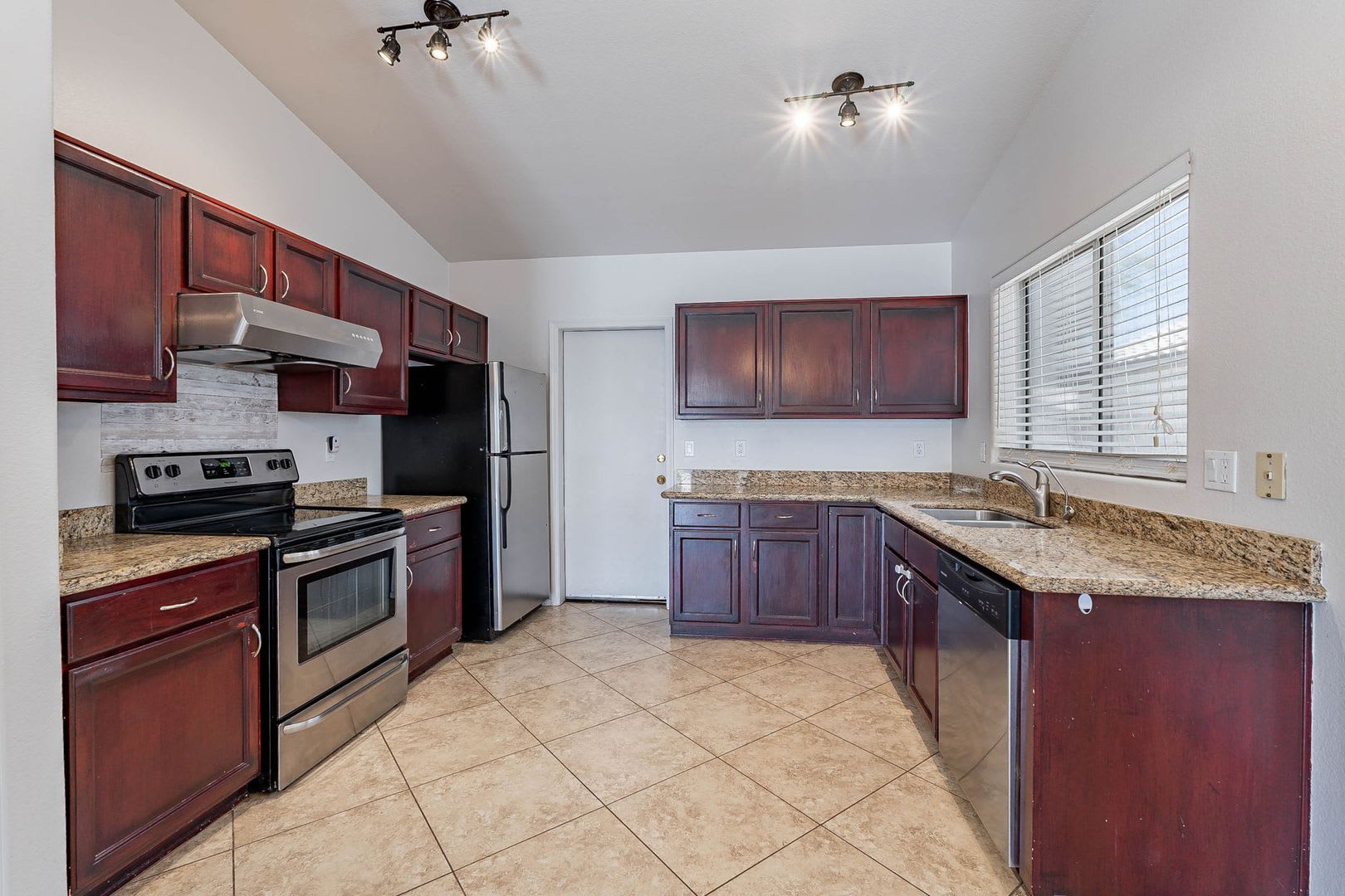 North West Chandler Home with a Pool – photo 4