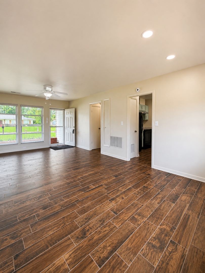Completely Remodeled 4BR Home Steps from Alabama A&M University – photo 5