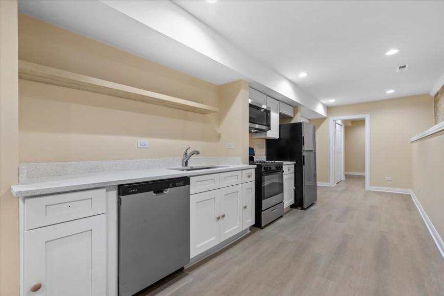 1635 North Ashland Avenue – photo 2