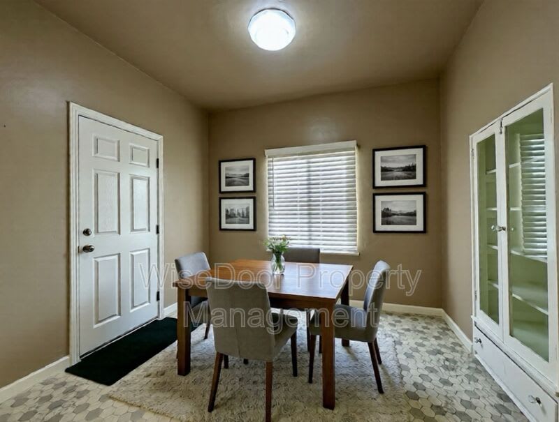 1030 Leonard Ave – photo 4