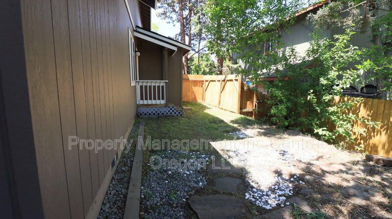2010 NE Full Moon Dr – photo 3
