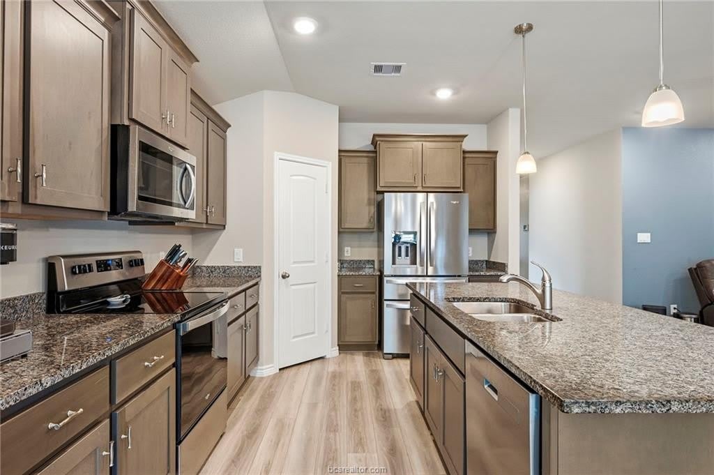 2042 Rock Ridge Avenue – photo 3