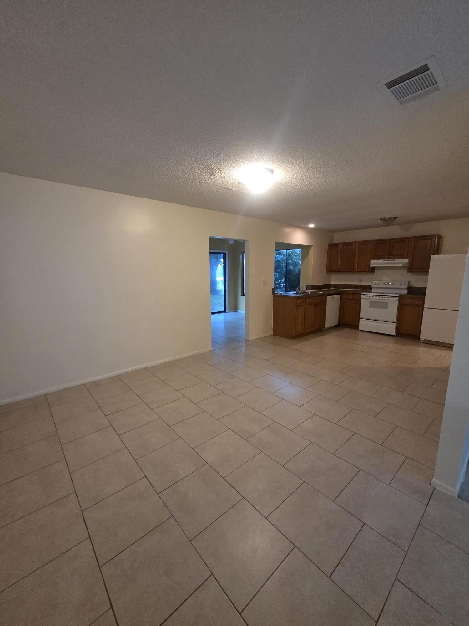 1917 Se Burgundy Lane – photo 2