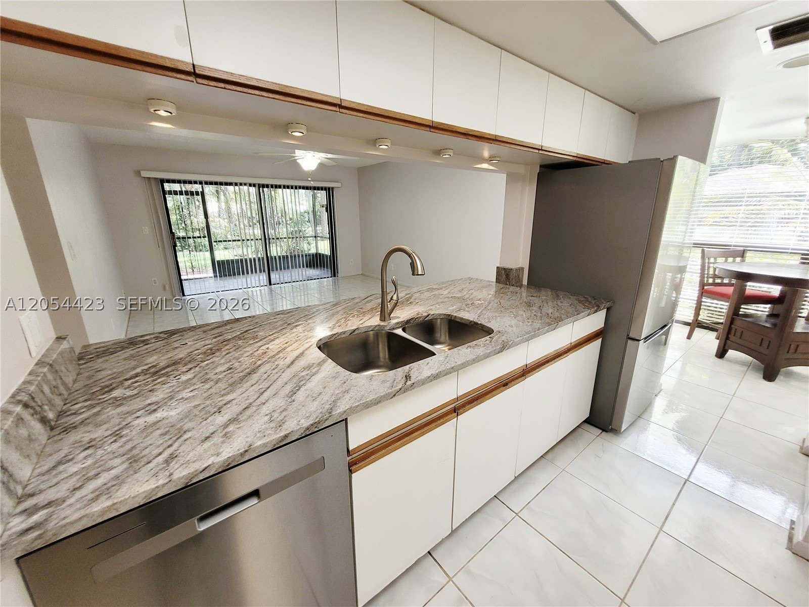 7523 Greenlake Way – photo 5