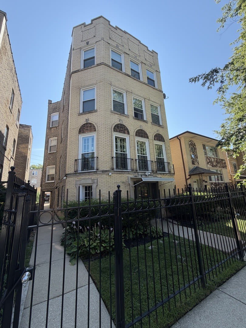 6225 N FRANCISCO Avenue – photo 1