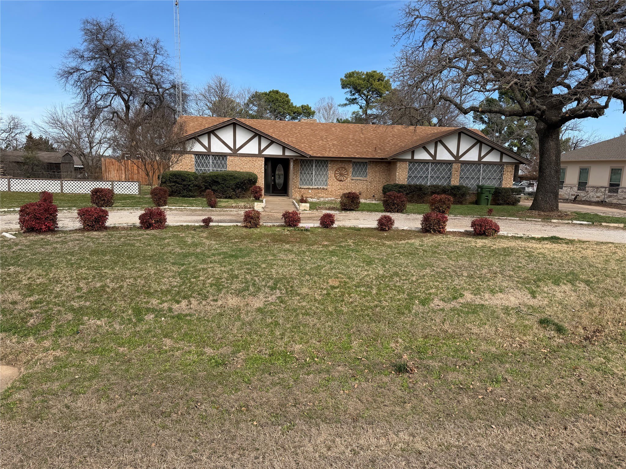 821 E Highway 199 – photo 2