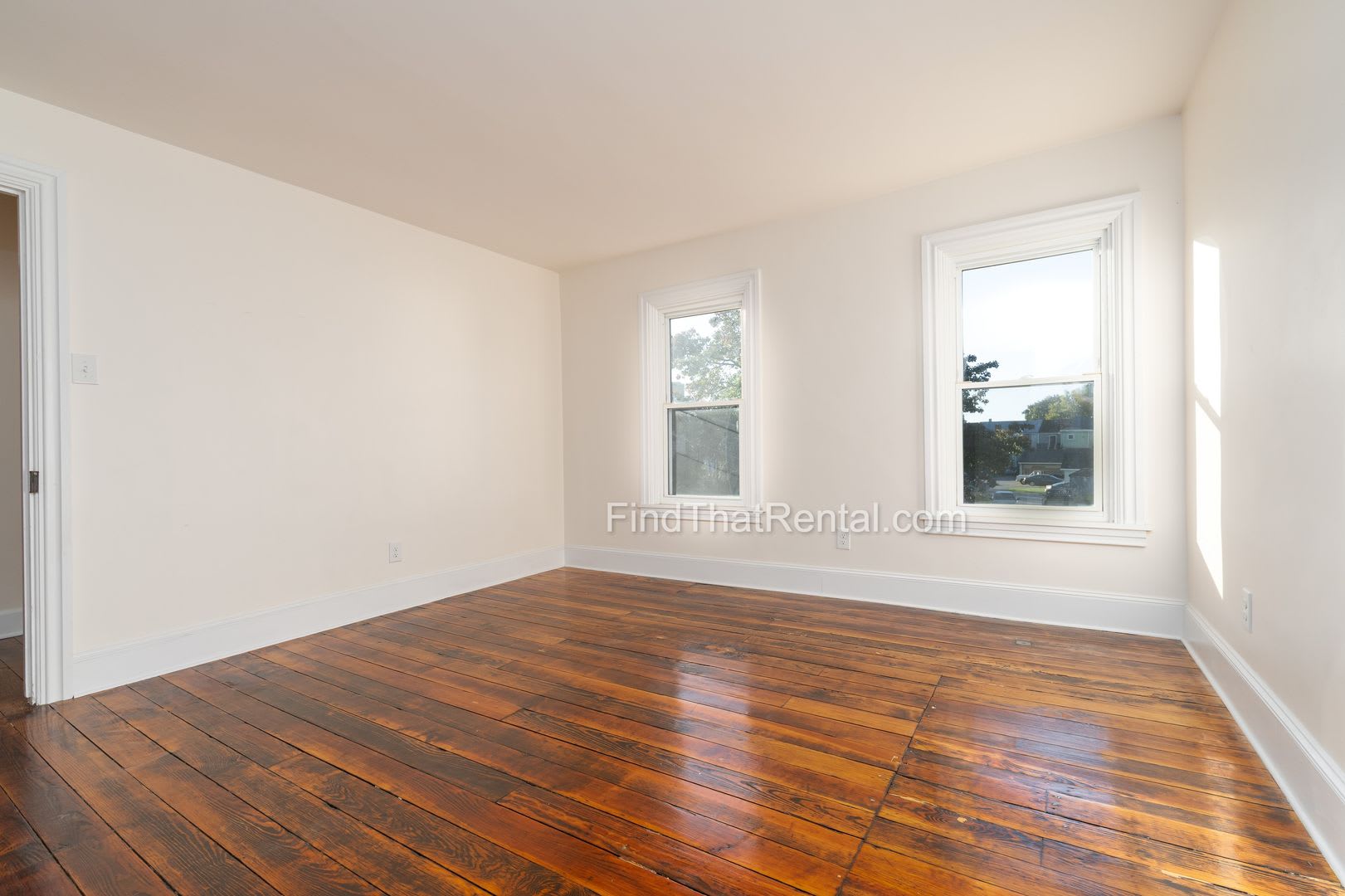 Downtown Carlisle Beautifully Renovated Pet Friendly Historic House With Fenced Yard And Off Street Parking – photo 2
