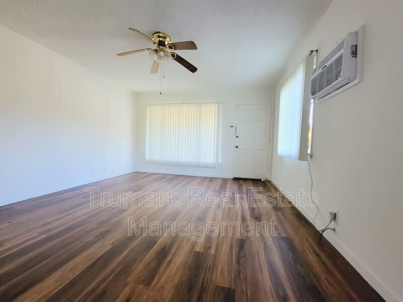 512 Irving Ave. – photo 3