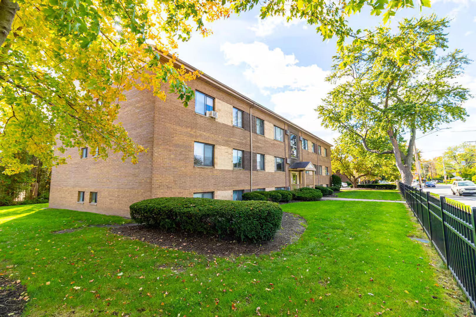 3Bd Single Cash Pay Section 8 – photo 1