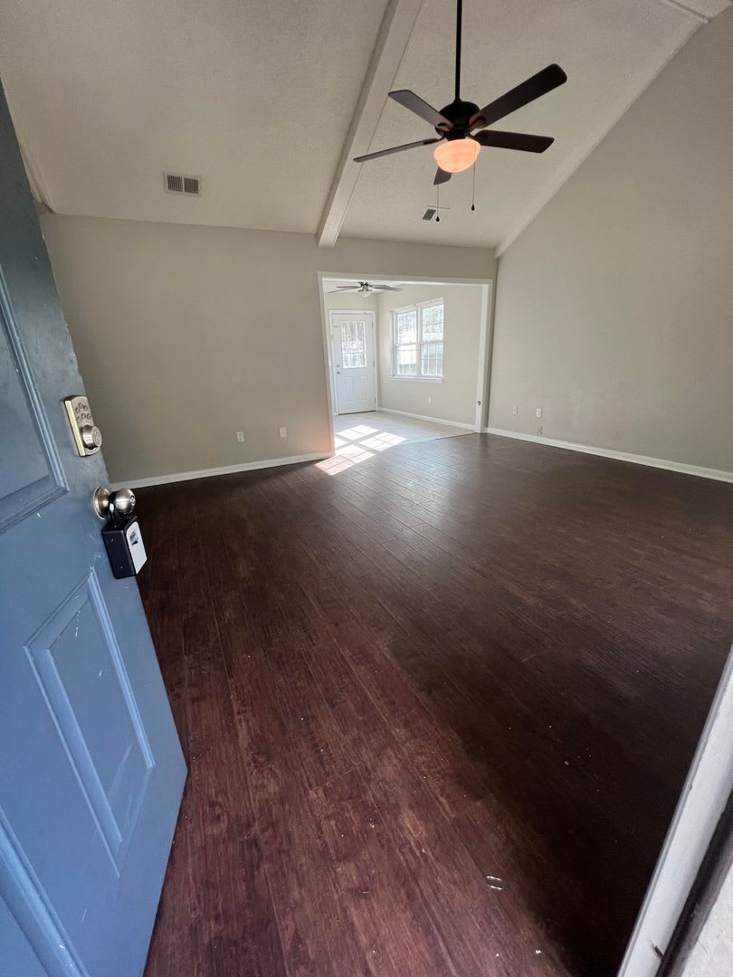 3-bedroom/2 bath single-story home on a spacious corner lot! – photo 3