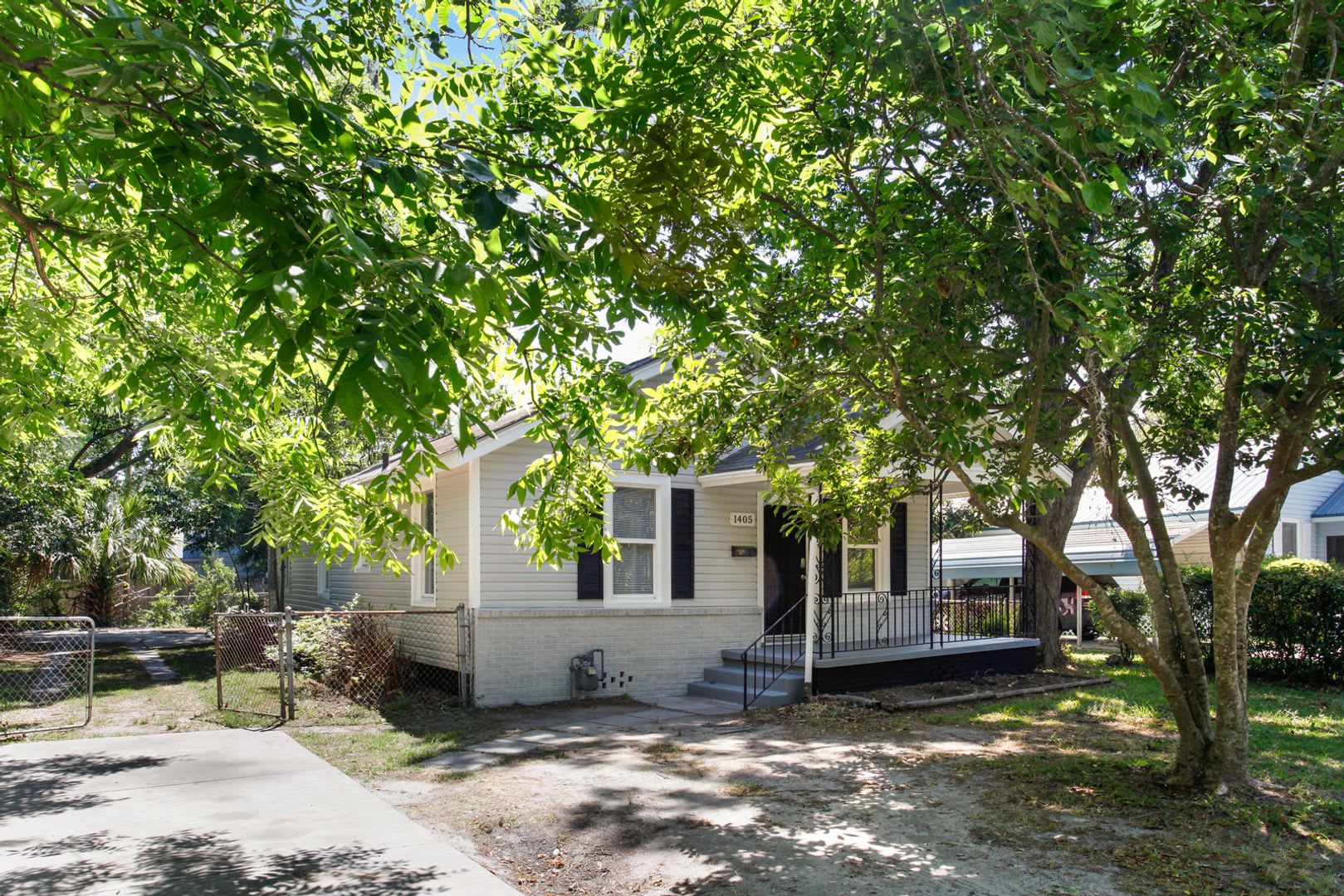 Large 4BR/2BA Home Walking Distance to Daffin Park – photo 2
