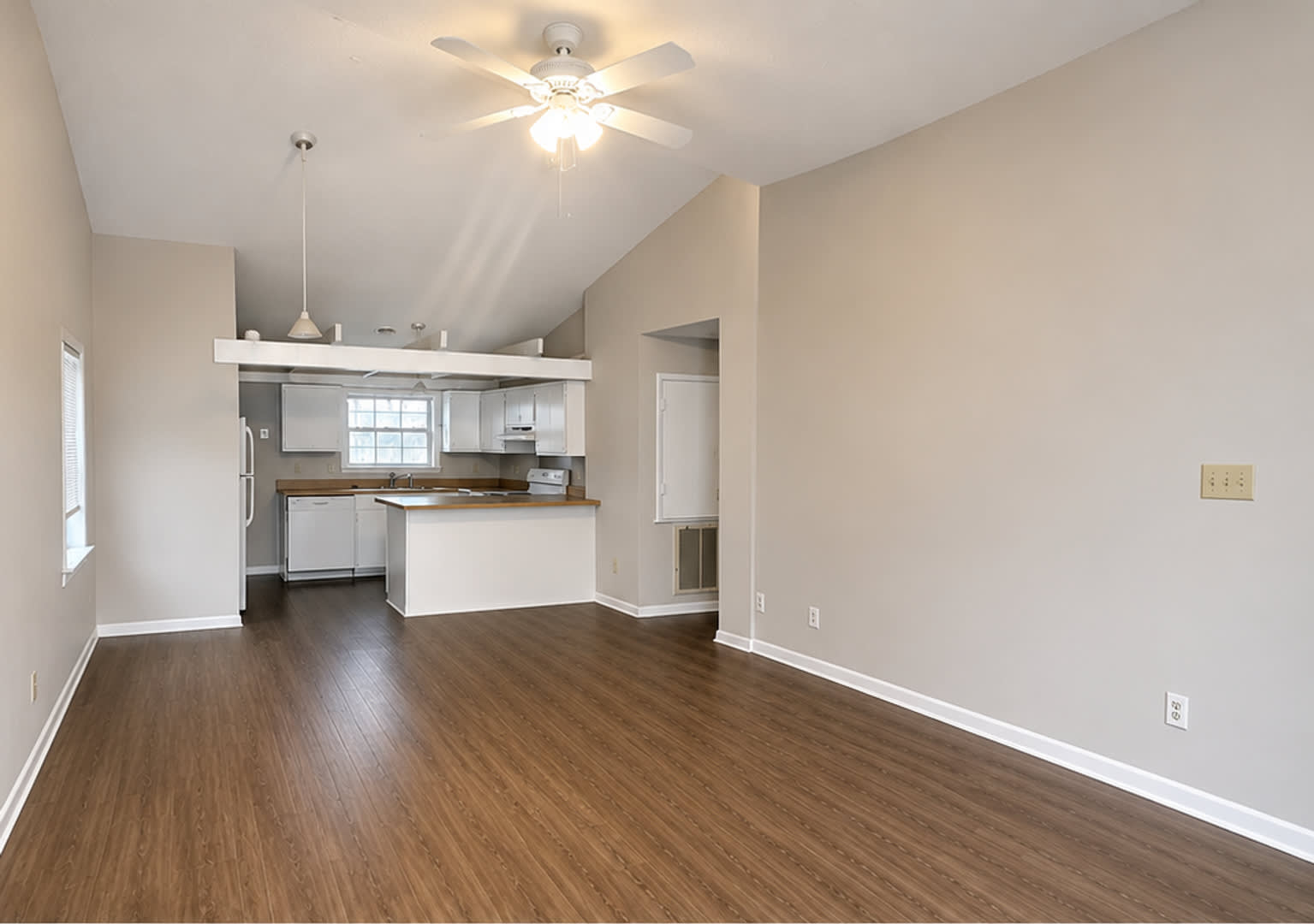 721 Varsity Drive – photo 2