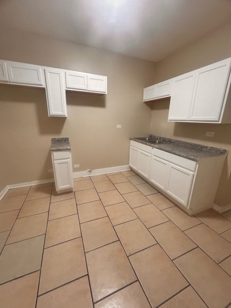 Updated 3 Bedroom Home With Front Porch And Fenced Yard – photo 5