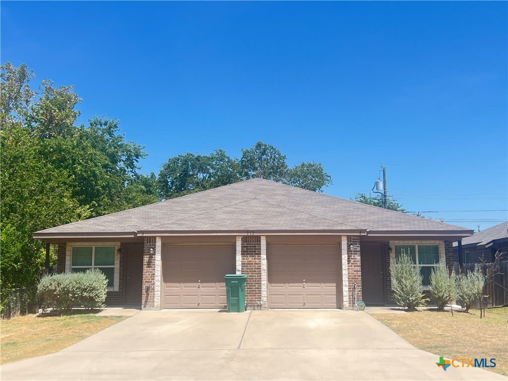 913 Ashwood Drive – photo 1