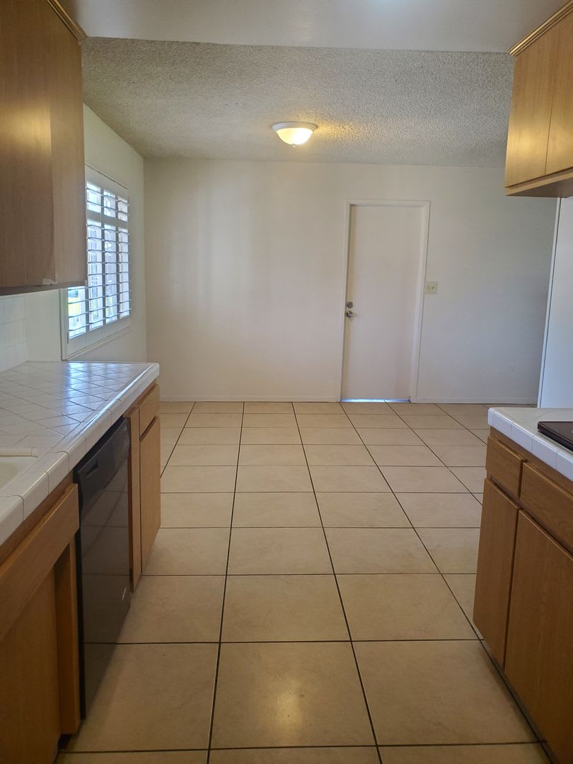 1505 W. RUMBLE RD – photo 4