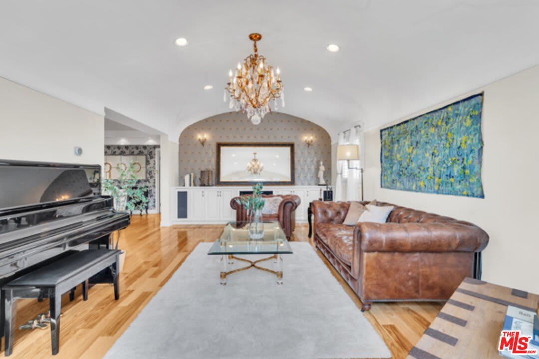 326 N Doheny Dr – photo 3