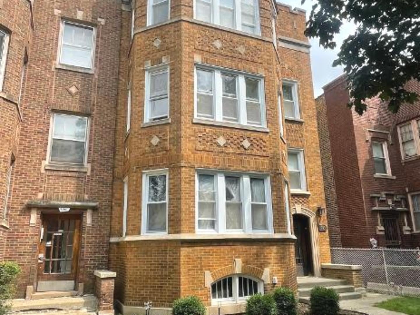 7743 S East End Avenue – photo 1