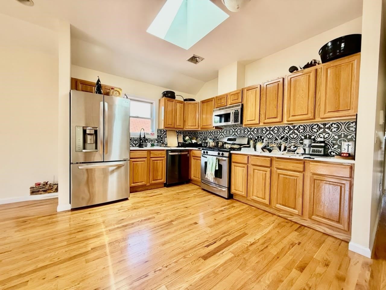 264 Custer Ave – photo 2