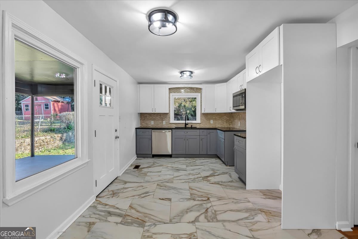 2142 Cloverdale Drive SE – photo 3