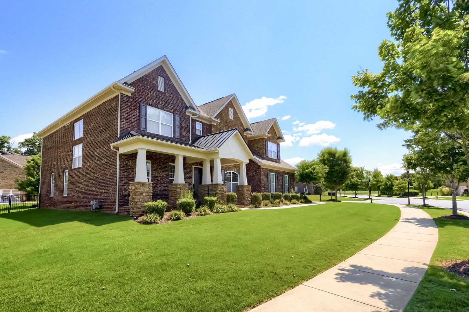 5 Bedroom single family home in Mooresville – photo 2