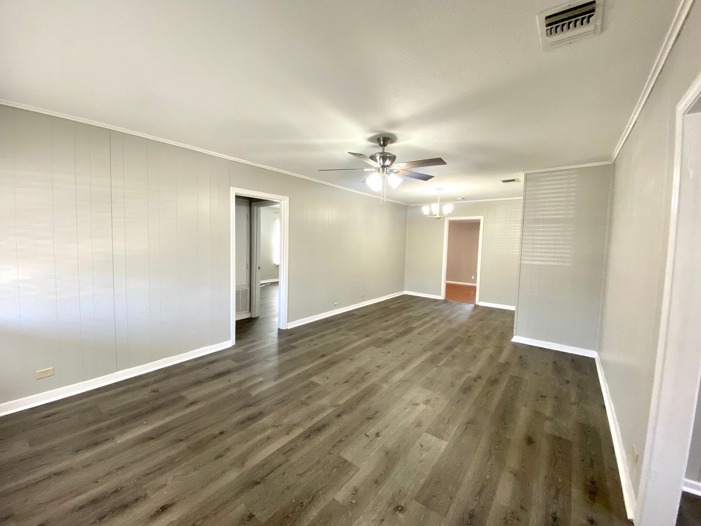 3 Bedroom 3 bathroom Remodeled home ready to be loved – photo 5