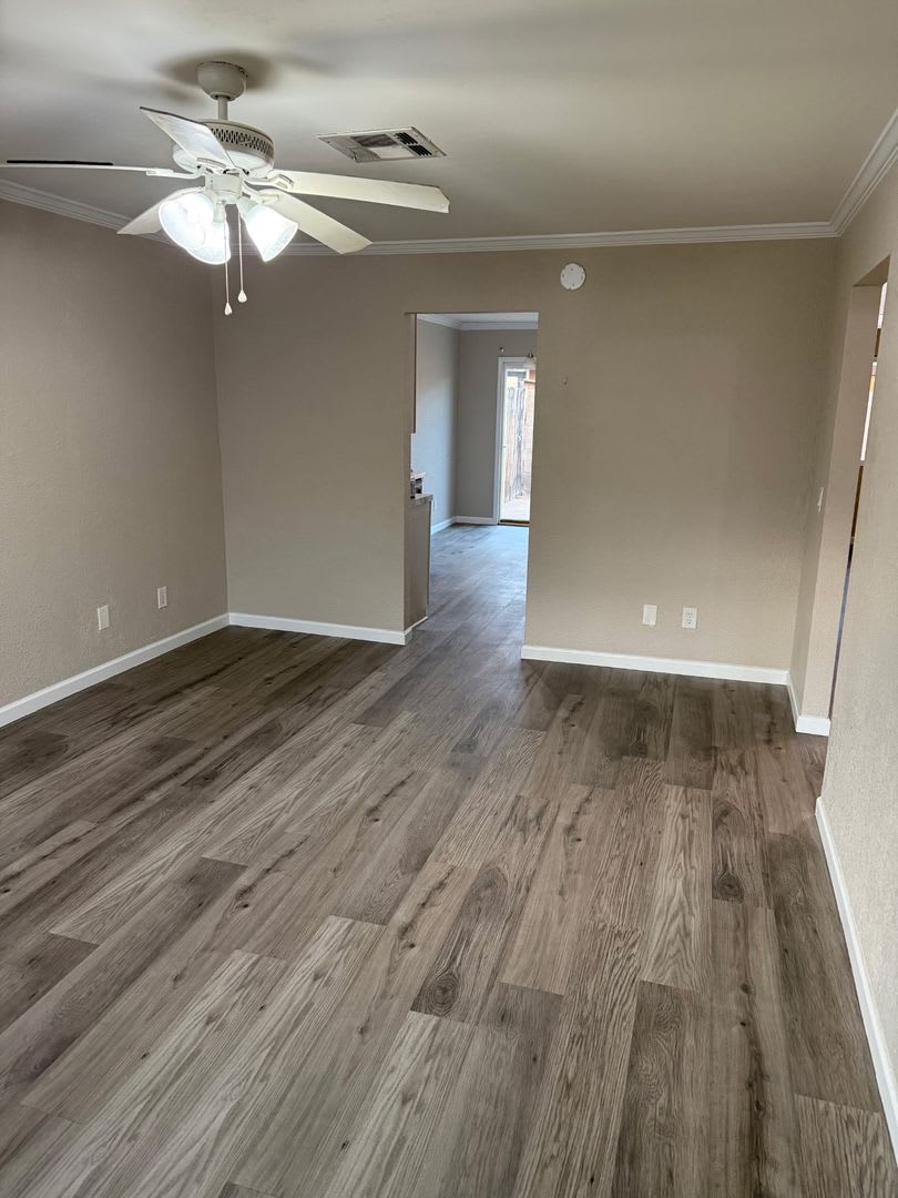 New Remodeled 2 Bedroom 1 Bath Unit With Private Patio And Full Size Washer And Dryer Hookups – photo 3