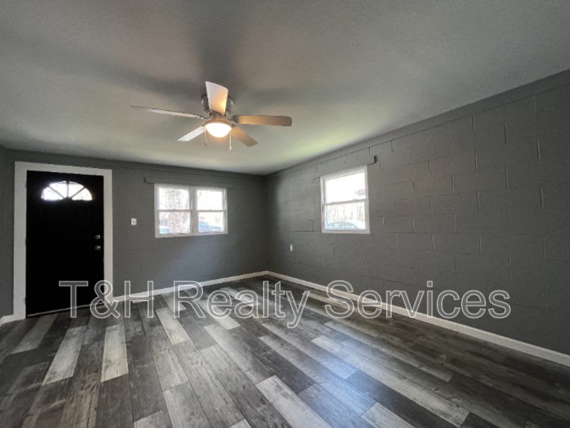 129 West Neal Street – photo 4