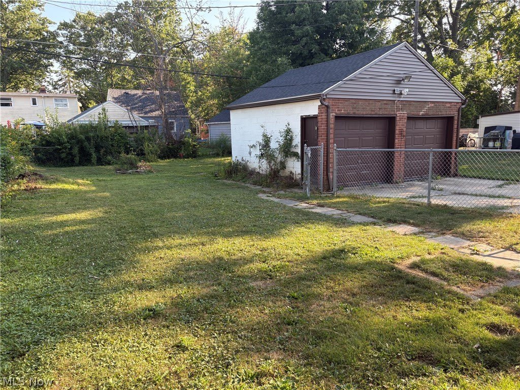 1211 Tuxedo Avenue – photo 4