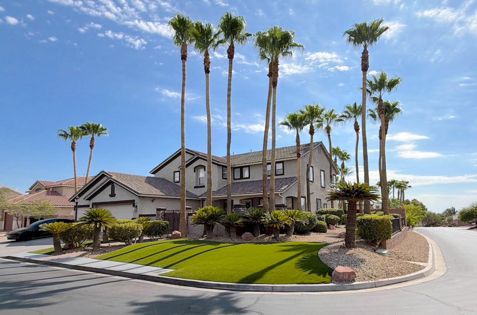 Luxury Home in Lone Mountain Classics – photo 1