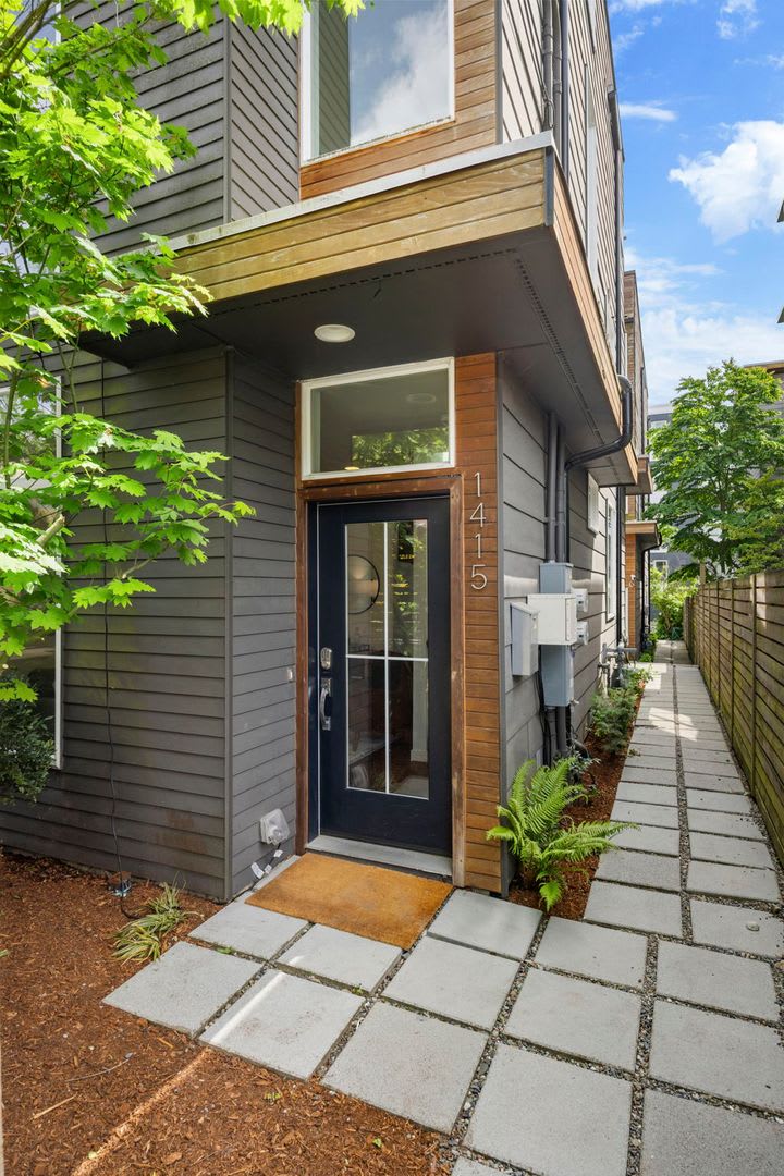 3Bd/2Ba Seattle Townhome – photo 2