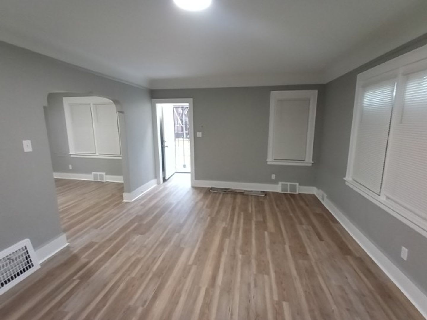Charming 3 bedroom/1.5 bath Brick Home – photo 3