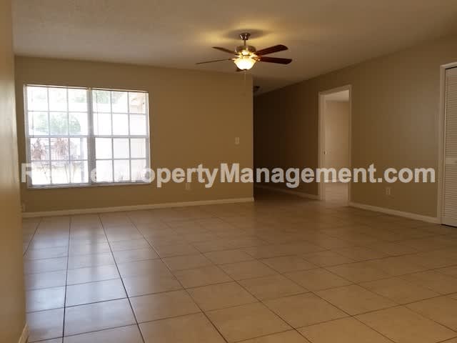 2215 Elizabeth Dr – photo 2