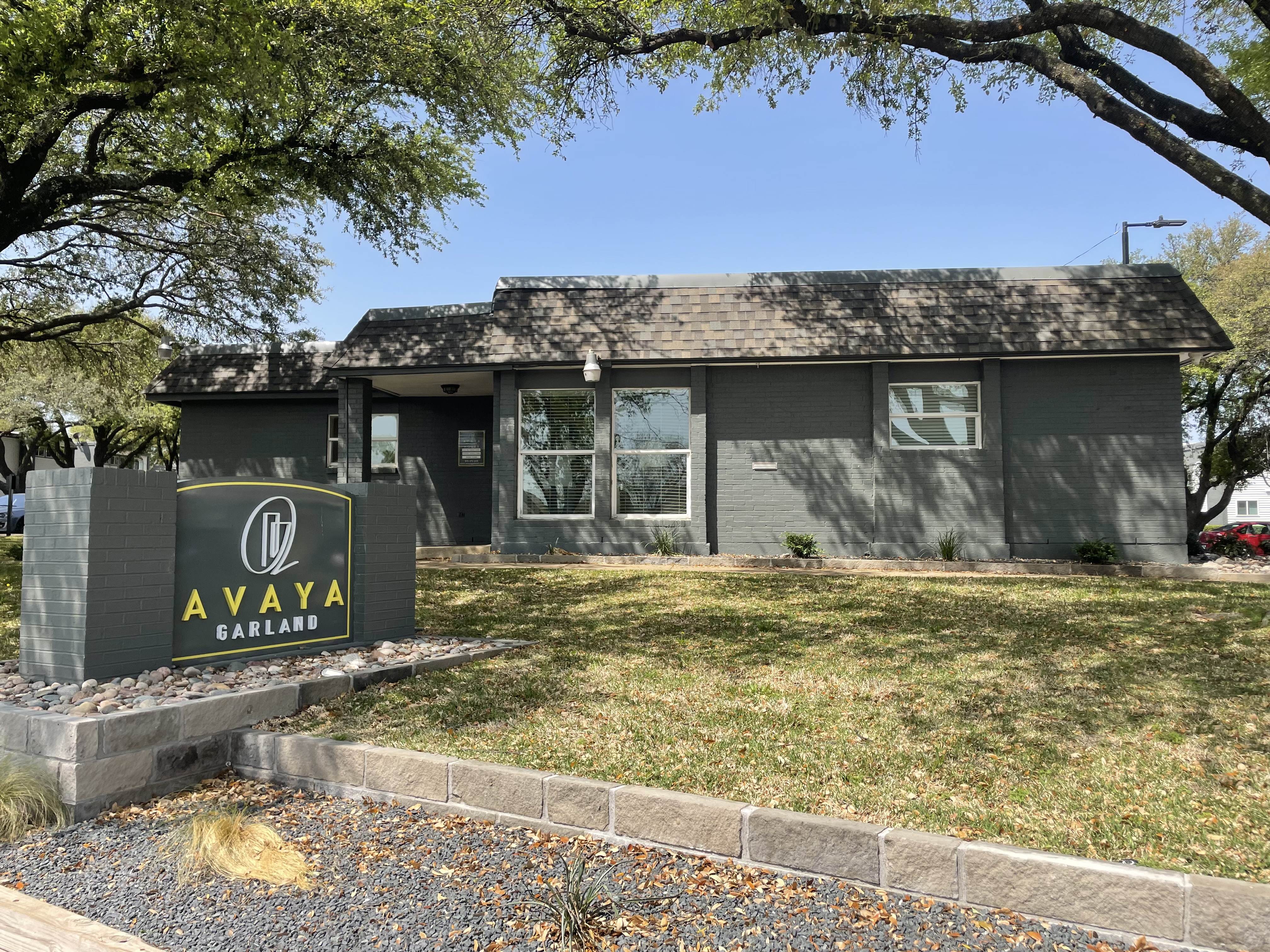 Avaya Garland – photo 2