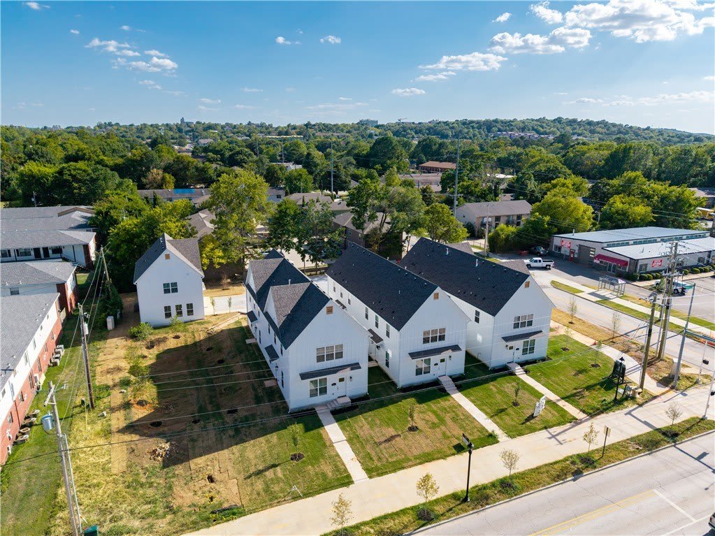 1664 N Leverett Avenue – photo 5