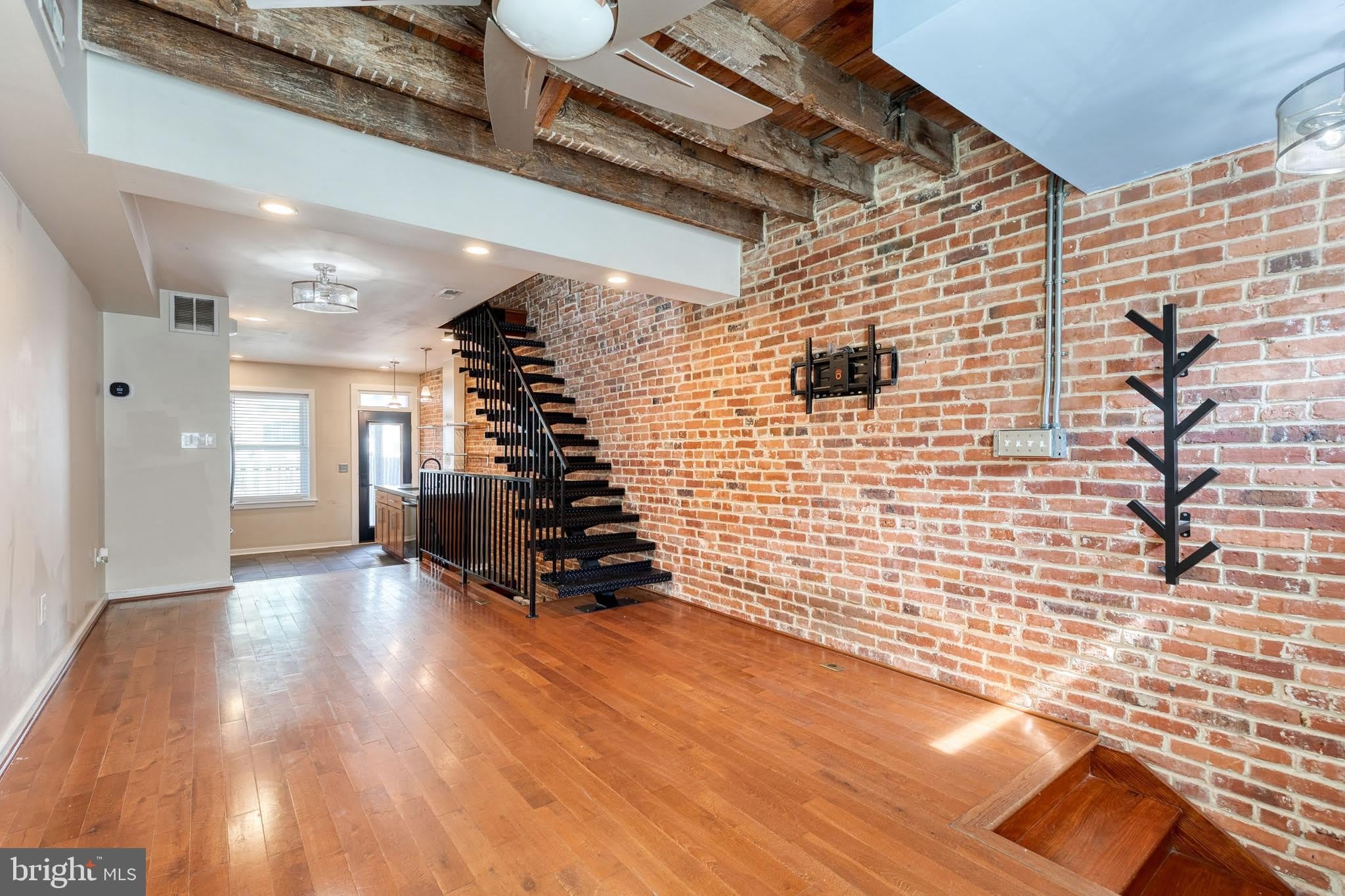 112 N STREEPER Street – photo 2