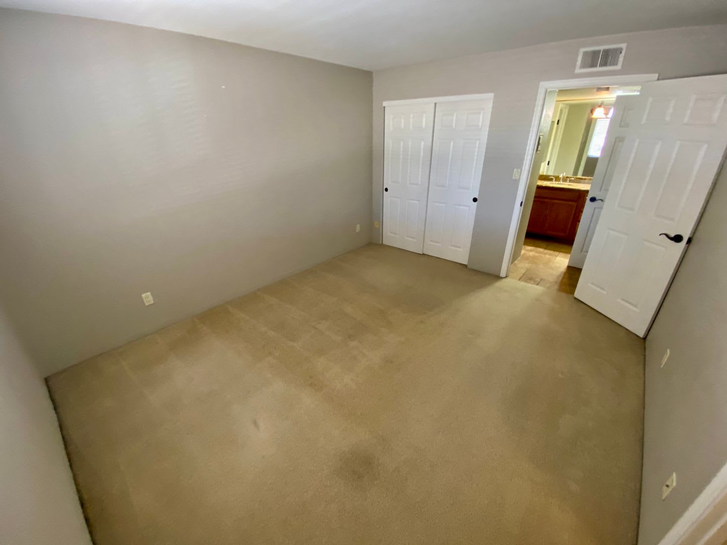 Spacious Upgraded One Bedroom Condo in Scottsdale – photo 4