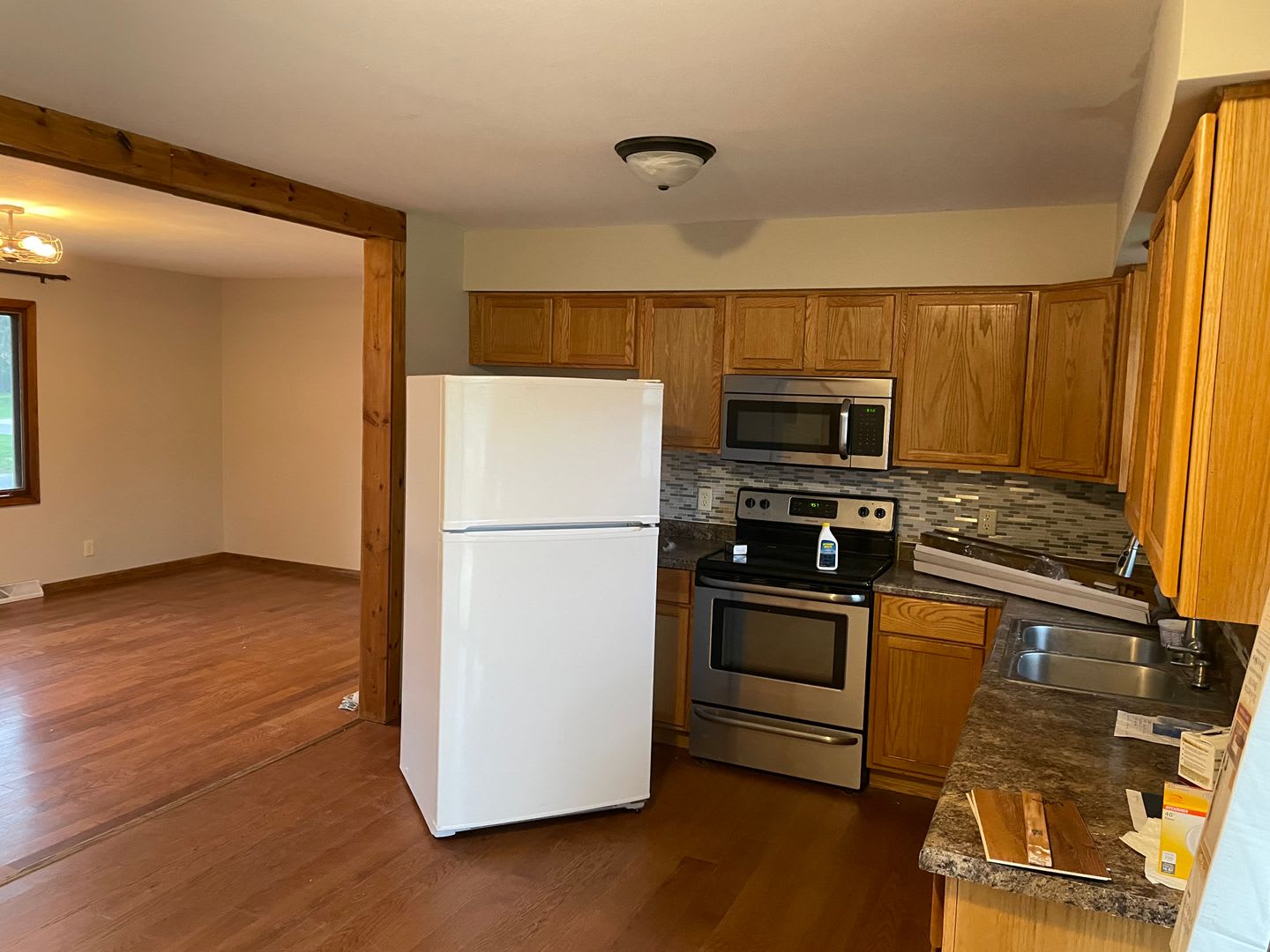 3 Bedroom Ranch Home with Large Fenced in Yard!! – photo 2