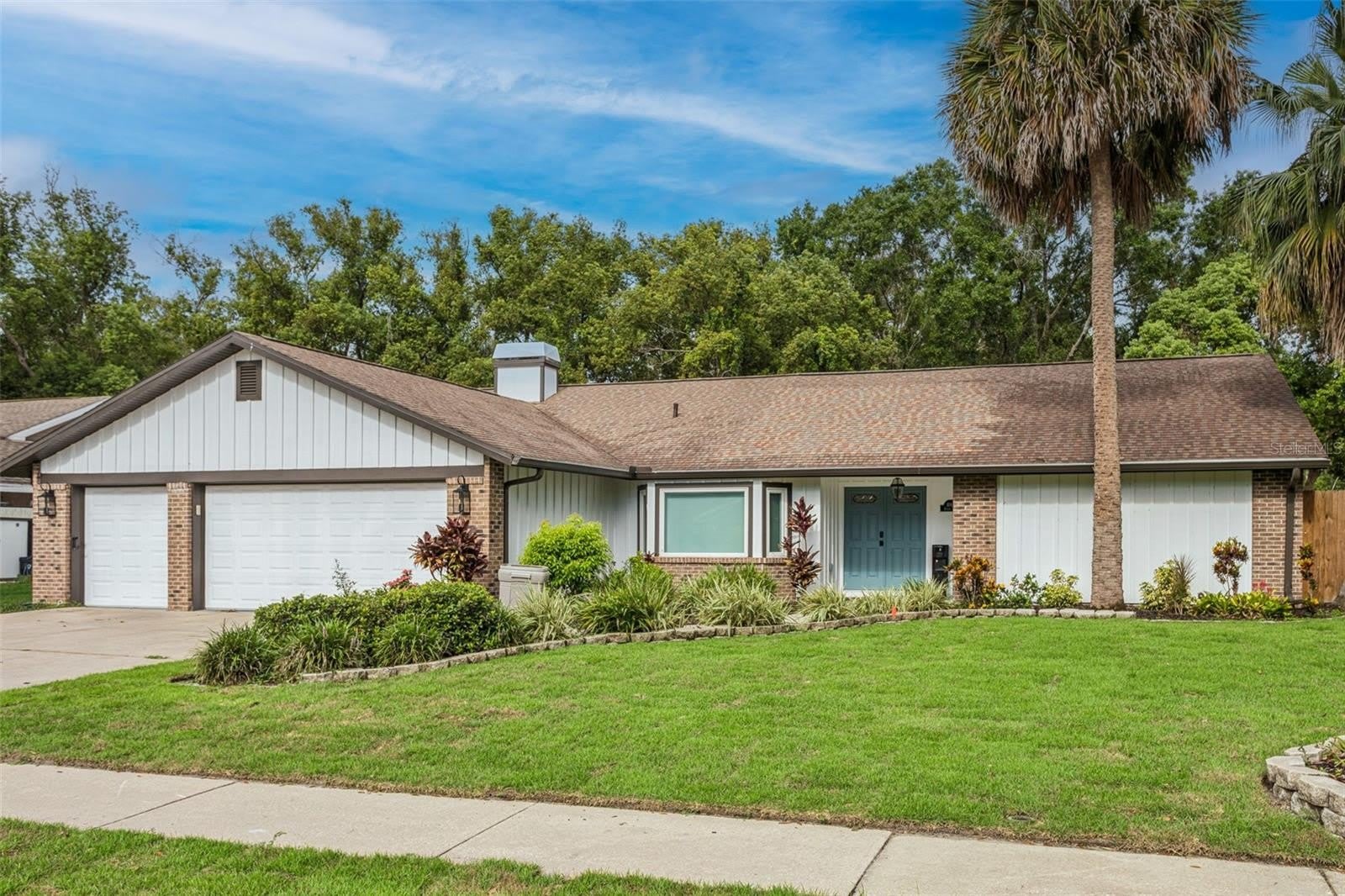 1046 SYLVIA Lane – photo 2