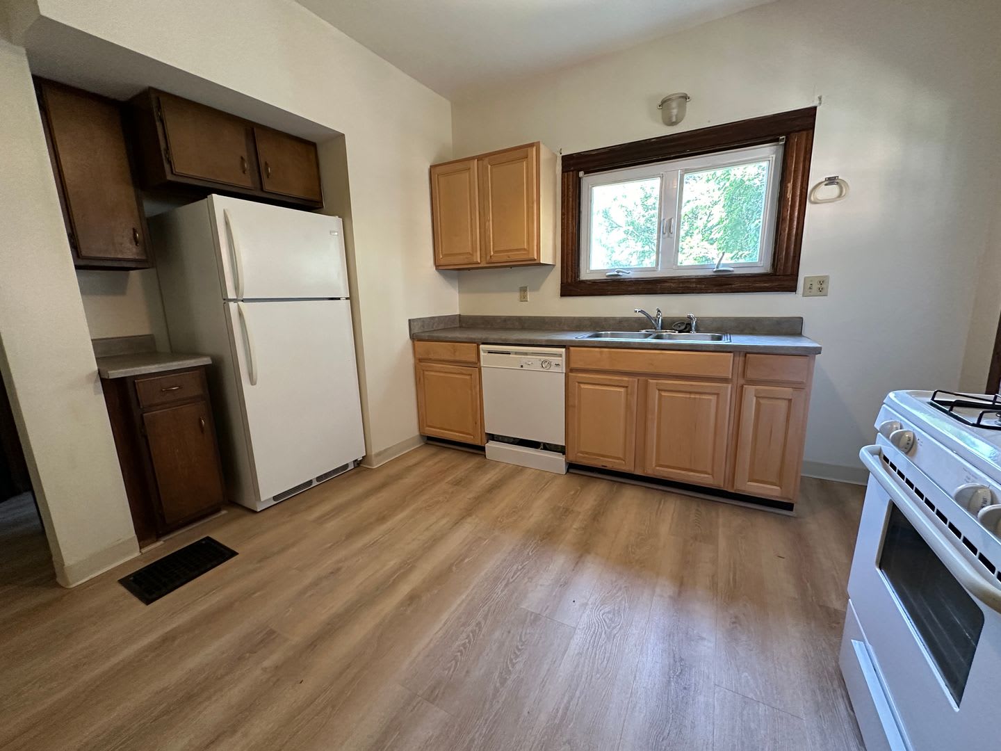 306 Eddy St – photo 3