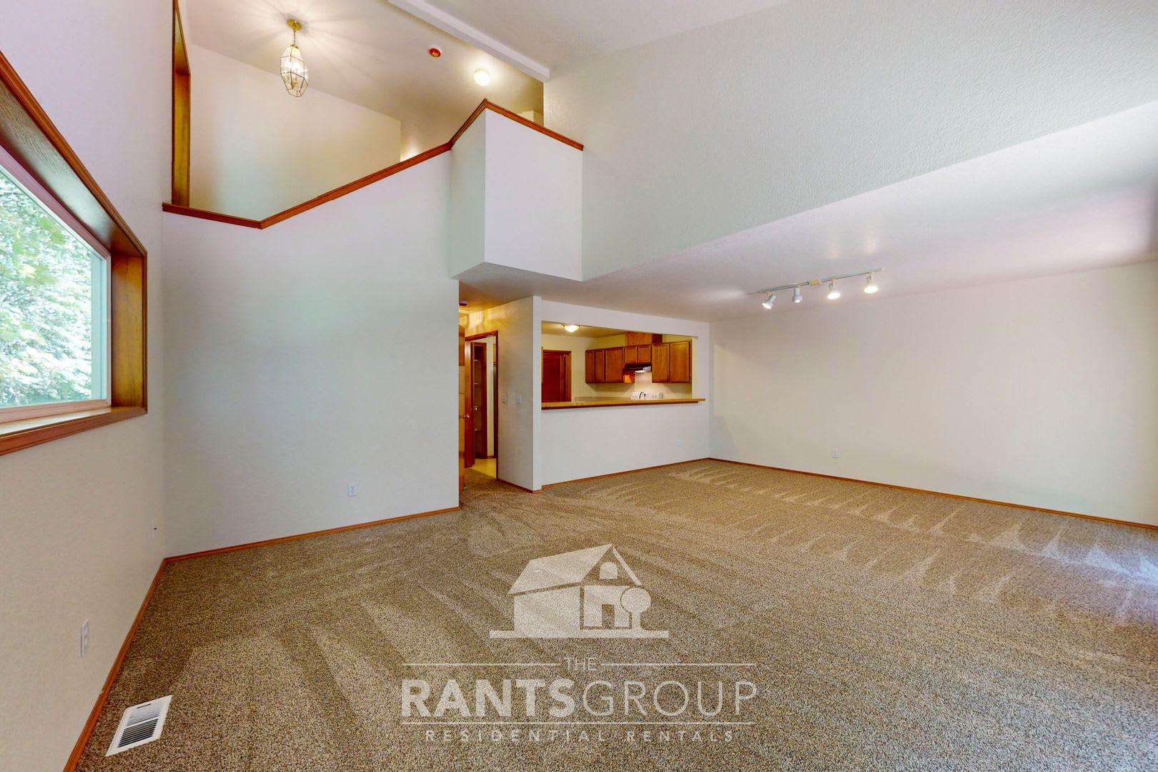 3-bedroom duplex unit near downtown, spacious, private, great schools. – photo 4