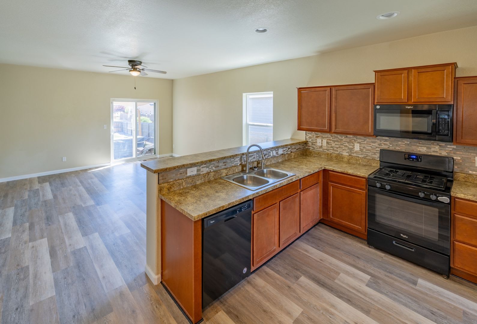Spacious 3-Bedroom Ranch with Large Fenced Backyard & 2-Car Garage in Larson Ranch – photo 5