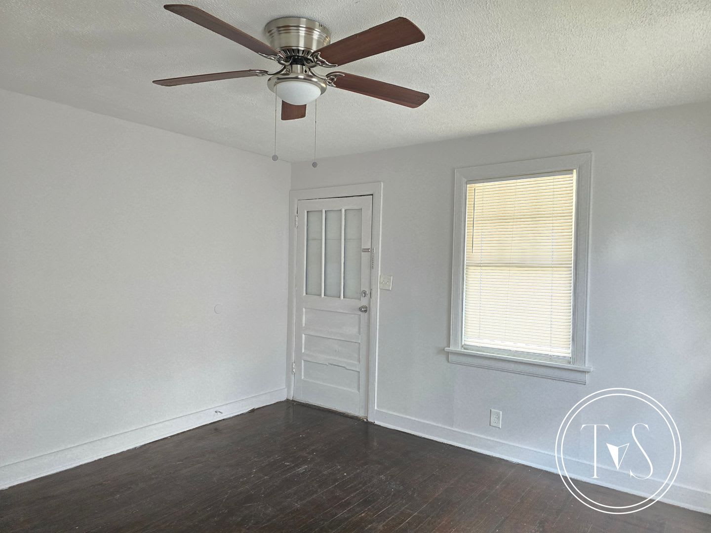 RATE DROP ALERT (was $1400/month) and MOVE-IN SPECIAL: 50% OFF FIRST MONTH'S RENT!* – photo 4