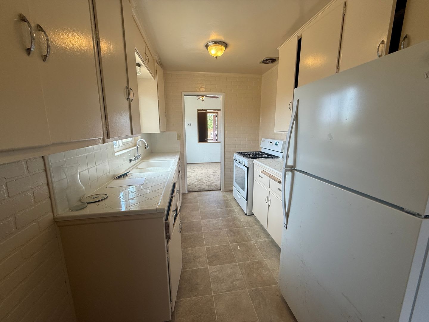 Fresh 3 bedroom + bonus room house minutes away from the beach! – photo 3